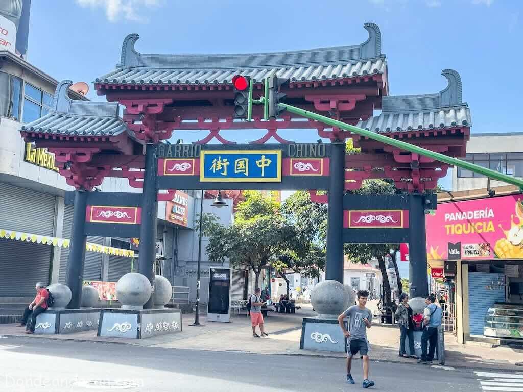 Entrada al Barrio Chino de San José de Costa Rica.
