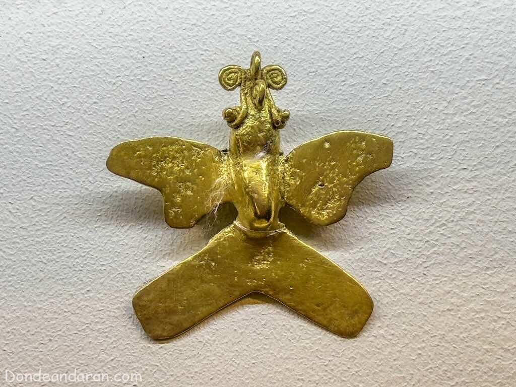 Mariposa de oro. Museo del Oro Pecolombico, San José de Costa Rica.