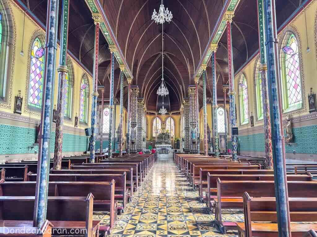 Interior de la Iglesia de la Merced. San José de Costa Rica.