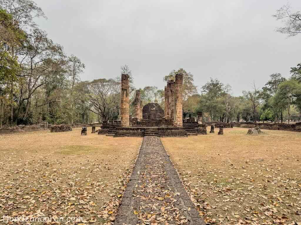 Wat Suan Kaeo Utthayan Yai, Si Satchanalai.