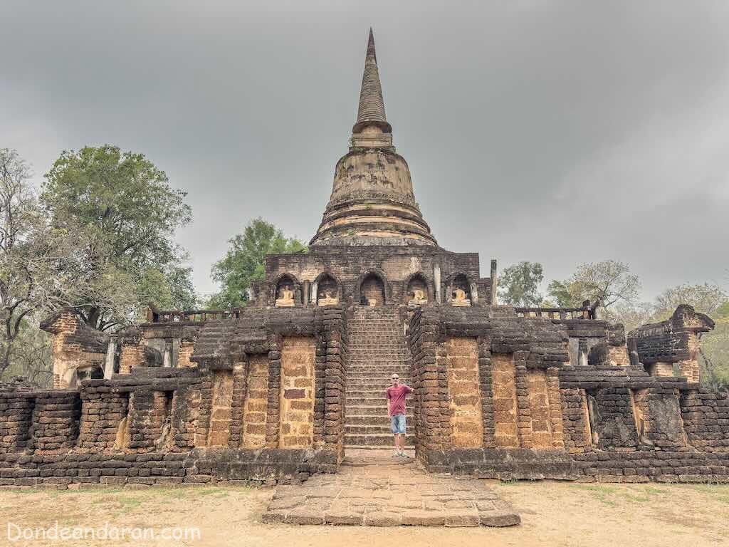 Wat Chang Lom, Si Satchanalai.