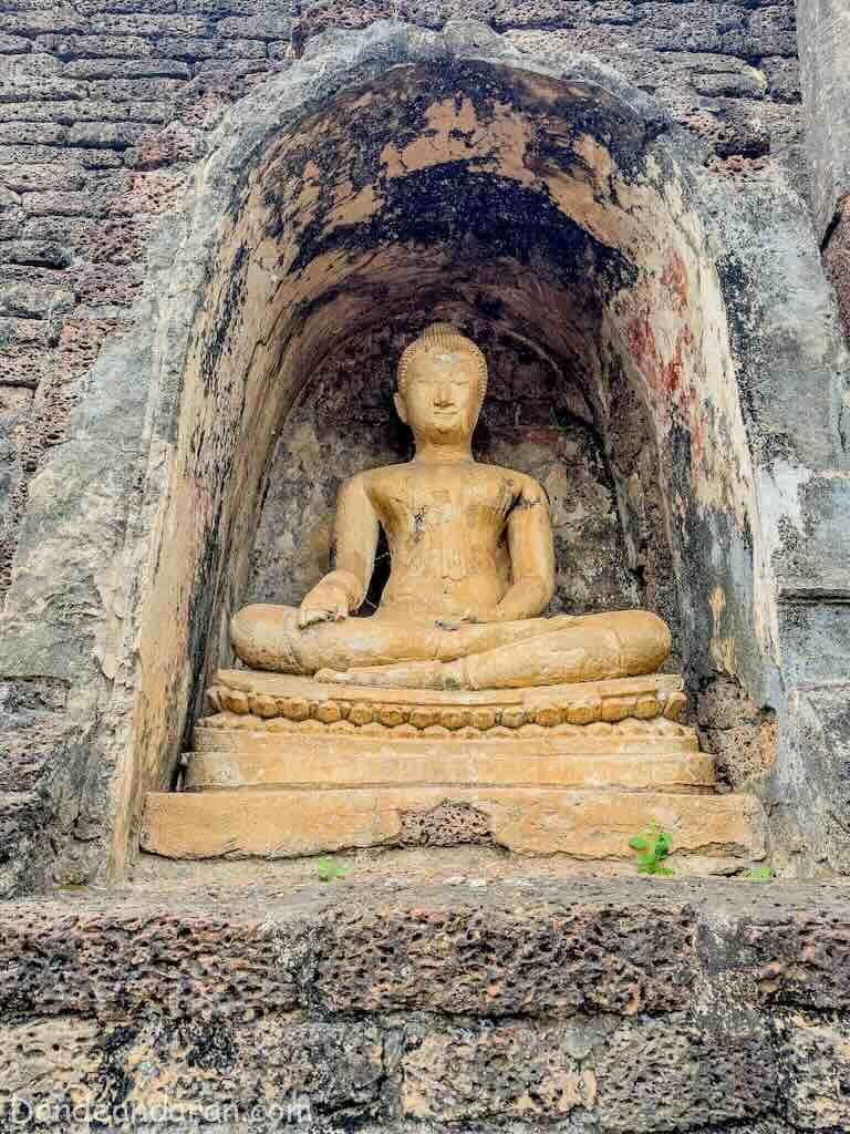 Wat Chang Lom, Si Satchanalai.