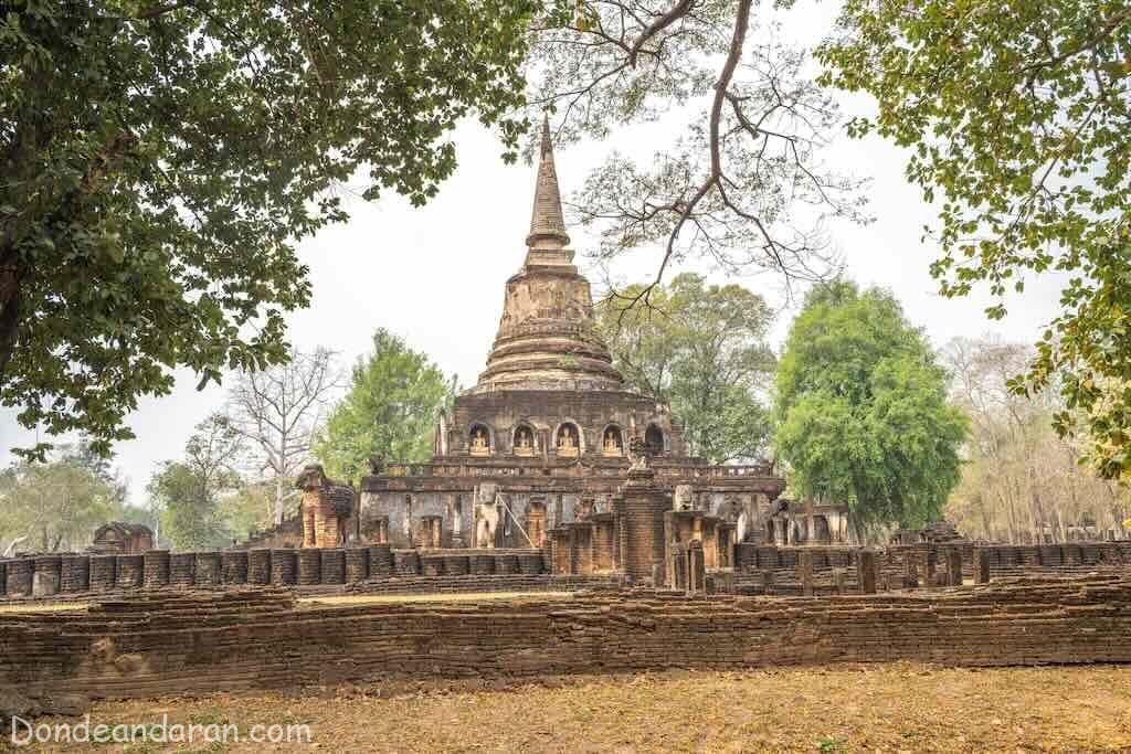 Wat Chang Lom, Si Satchanalai.