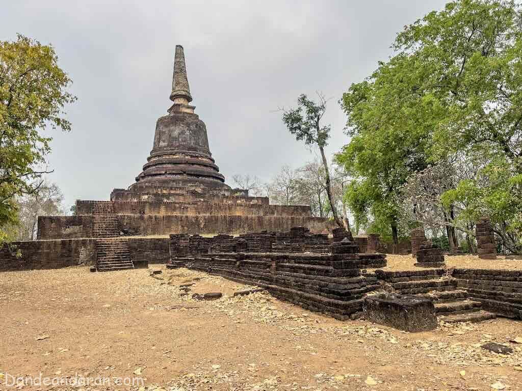 Wat Khao Suwankhiri, Si Satchanalai.