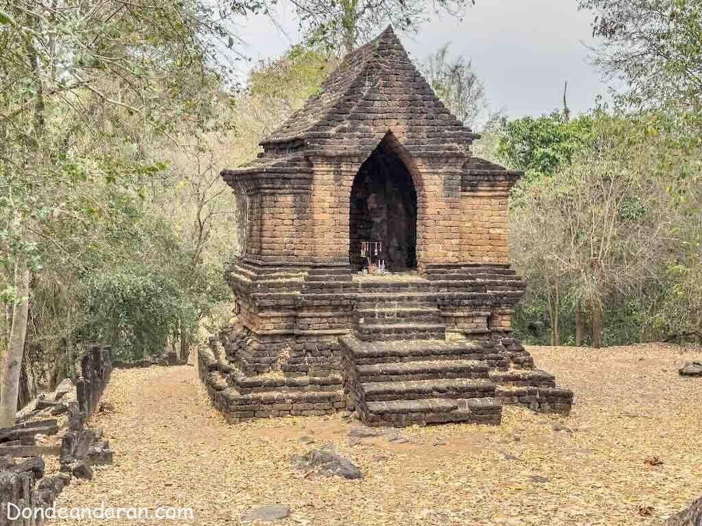 Santuario Chao Mae La-Ong Sam Lee, Si Satchanalai.