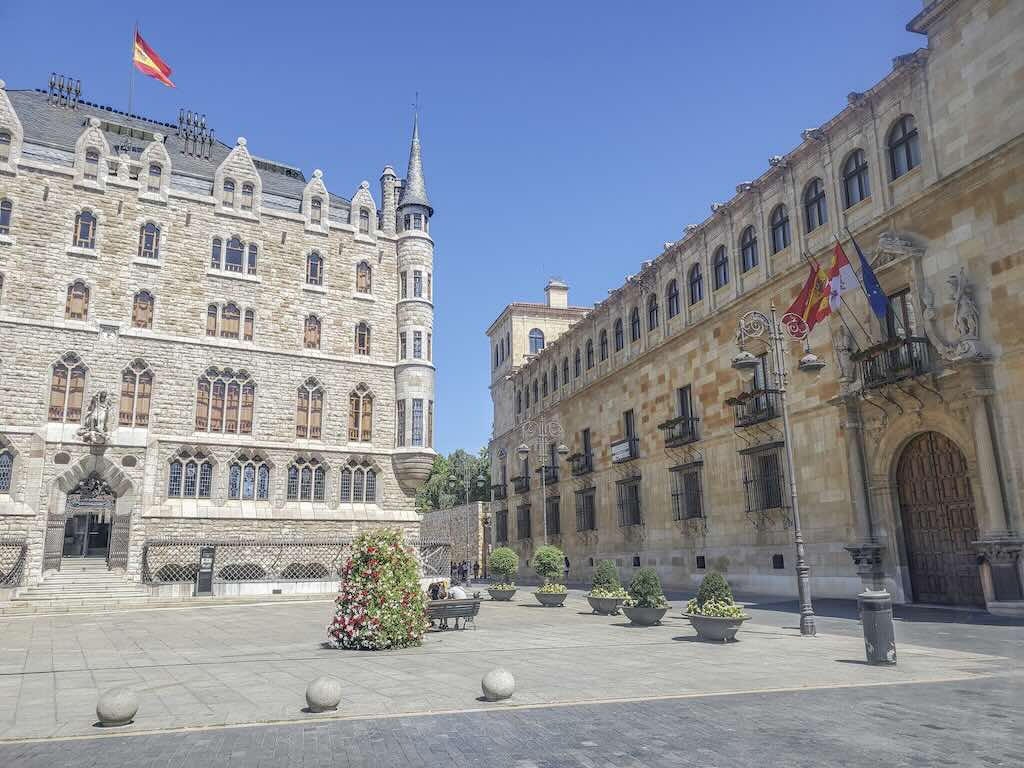 León