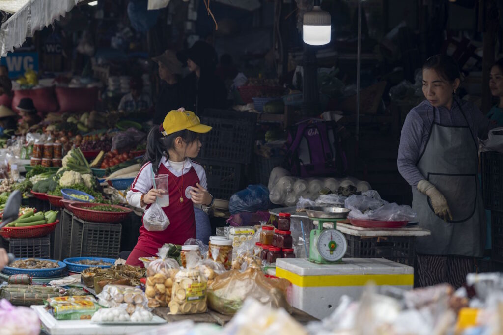 Mercado Central de Hoi An. Puesto callejeros.