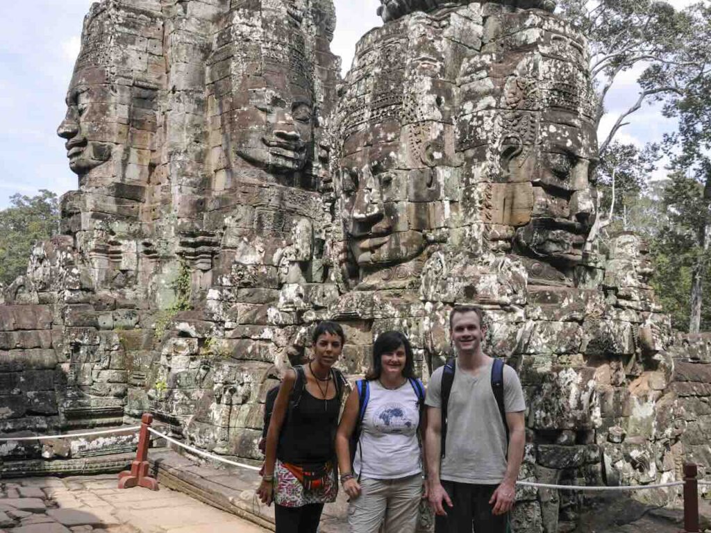Con Alfredo y Fátima. Angkor.