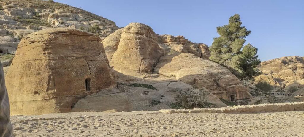 Cuevas sepulcrales. Foto de nuestros tíos. Petra.