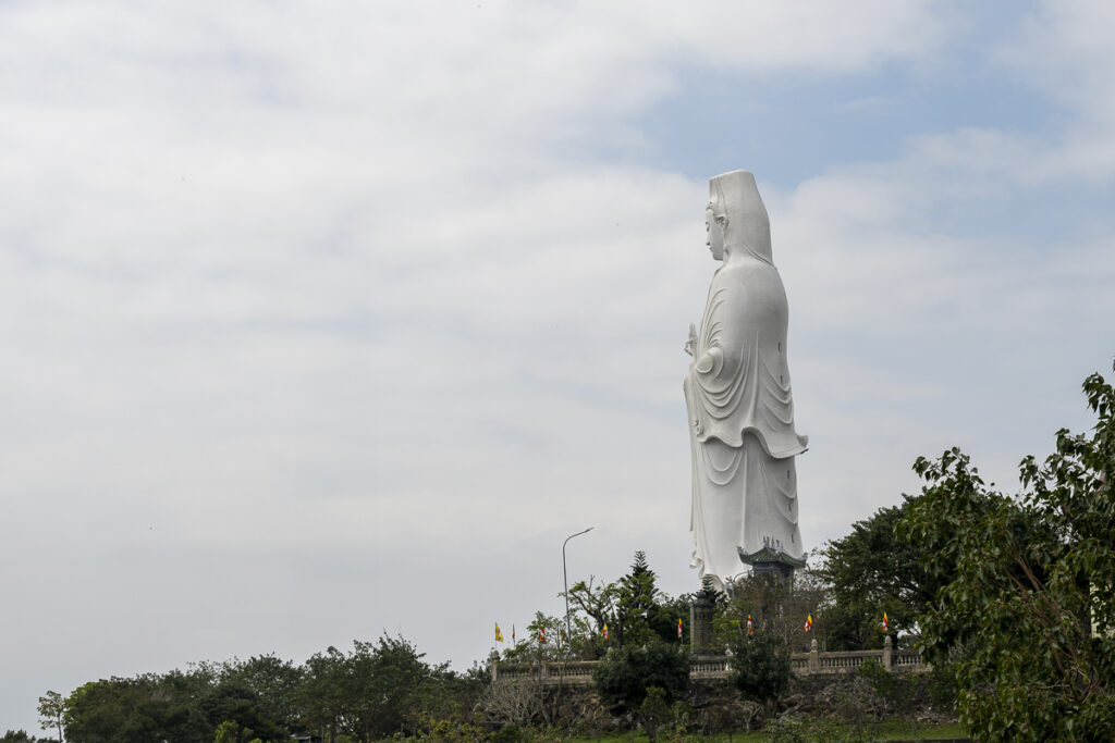 la Dama Buda (Lady Buddha)