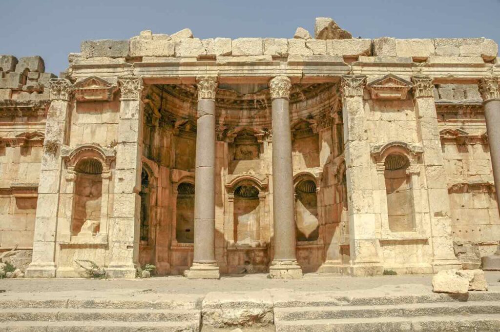 Exedras. Baalbeck.