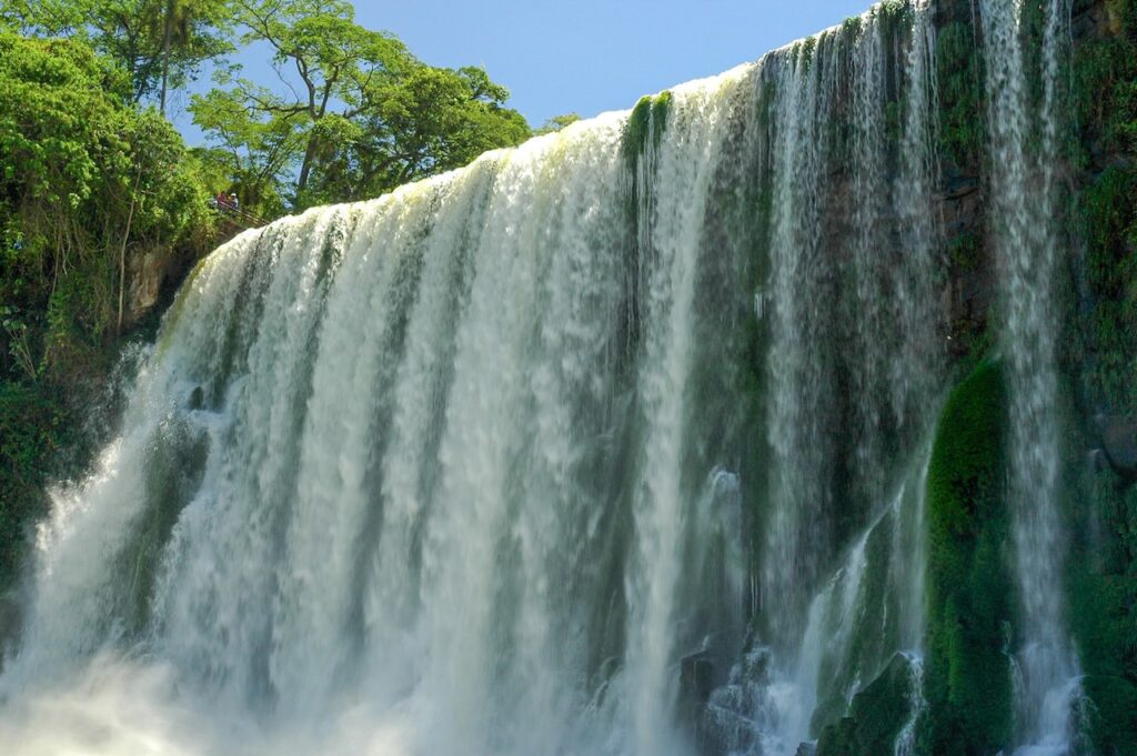 Salto Bossetti durante el circuito inferior.