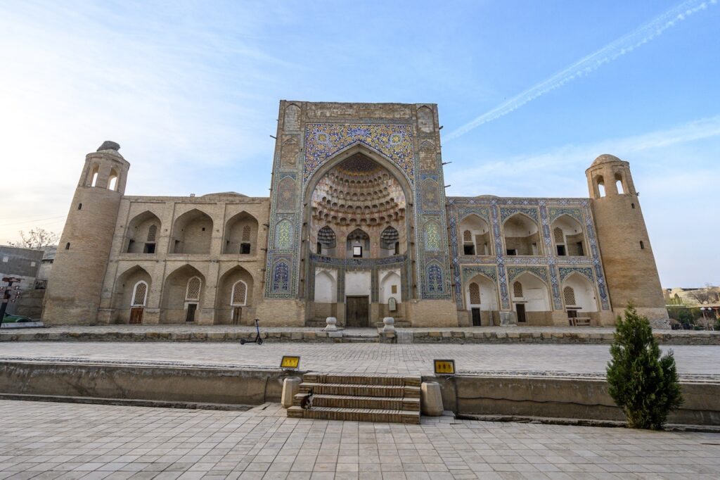 Madrasa Abdulaziz Khan, Bujará.
