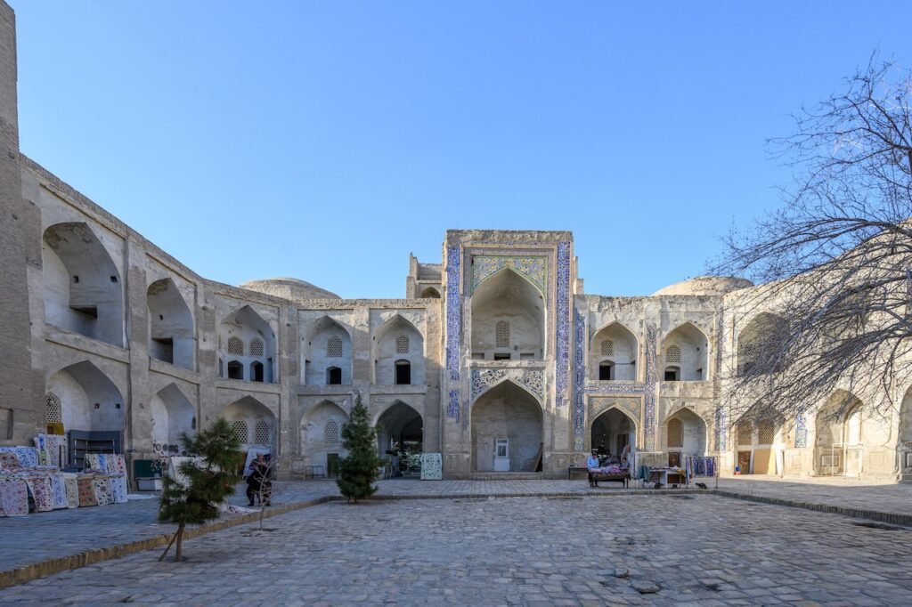 Madrasa Abdulaziz Khan, Bujará.