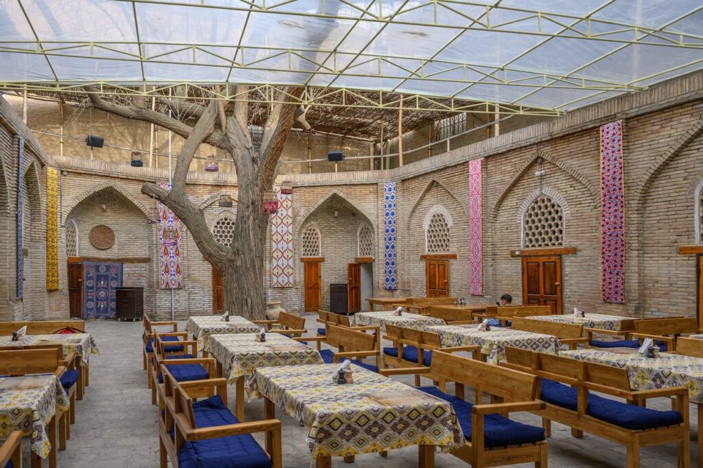 Interior de la Madrasa Abdurahmoni Alam