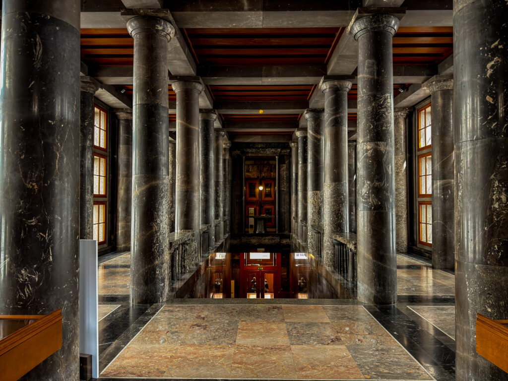 Biblioteca Nacional y Universitaria de Eslovenia. Planta alta