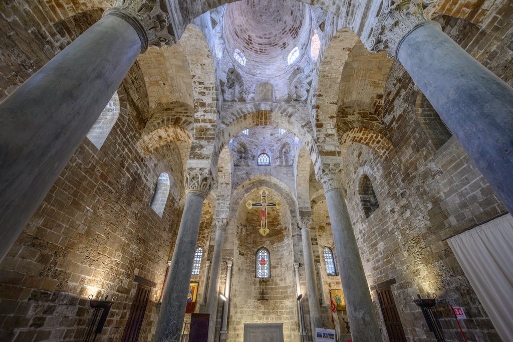 Interior de la iglesia de San Cataldo. Palermo.