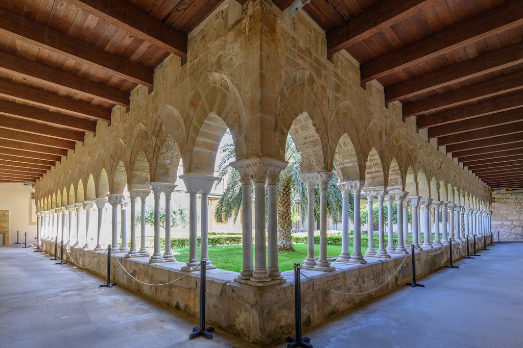 Claustro de la Catedral de Cafelú.
