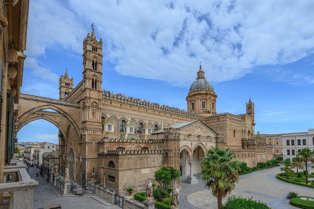 Vistas de la catedral desde el Museo Diocesano, Palermo.